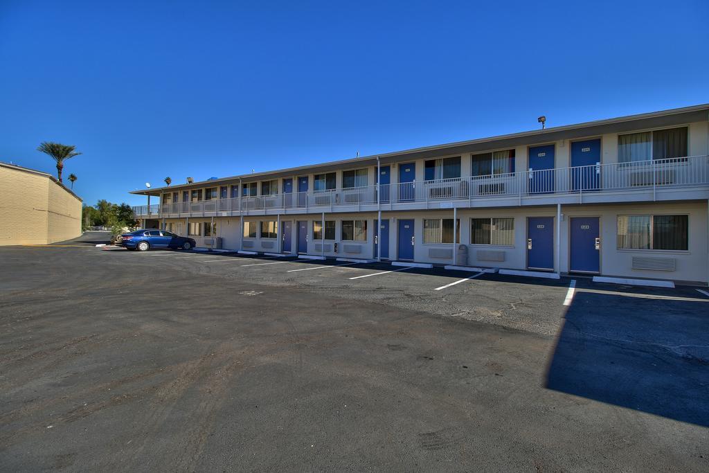 Motel 6-Youngtown, Az - Phoenix - Sun City מראה חיצוני תמונה