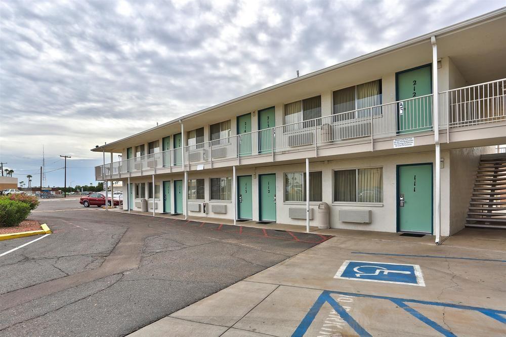 Motel 6-Youngtown, Az - Phoenix - Sun City מראה חיצוני תמונה