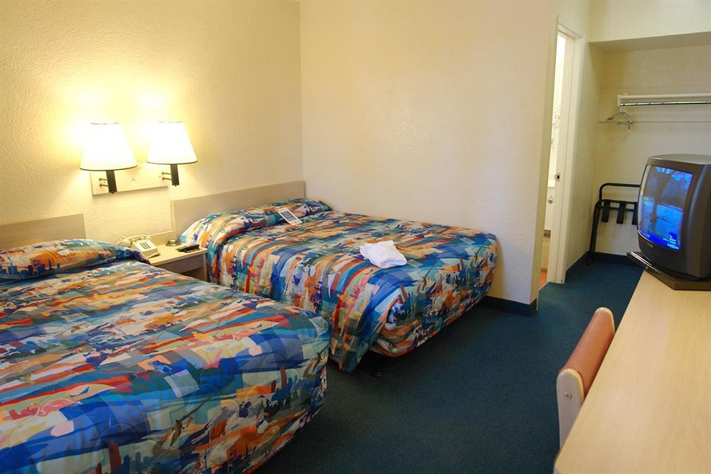 Motel 6-Youngtown, Az - Phoenix - Sun City מראה חיצוני תמונה